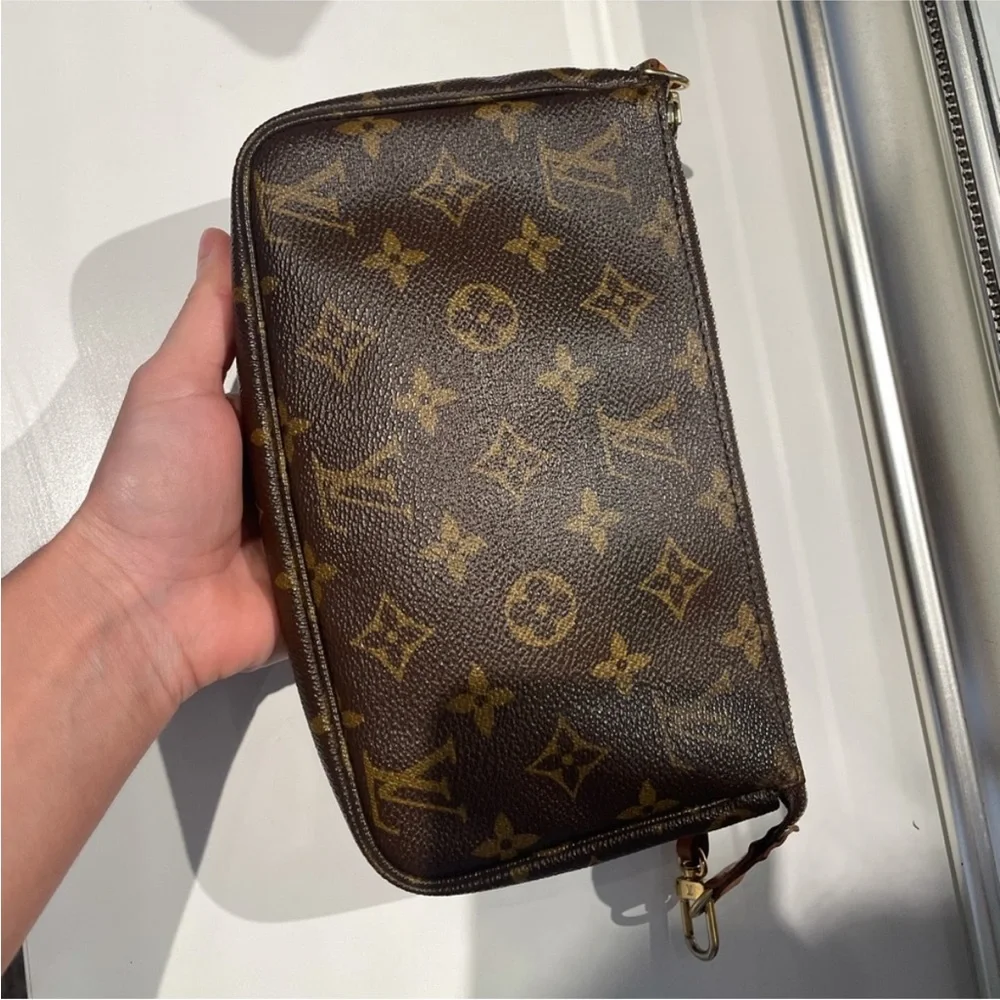 Louis Vuitton Monogram pochette - Picture 7 of 12